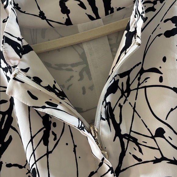 2/$12🌷 Color Block Sweater - Picture 3 of 4